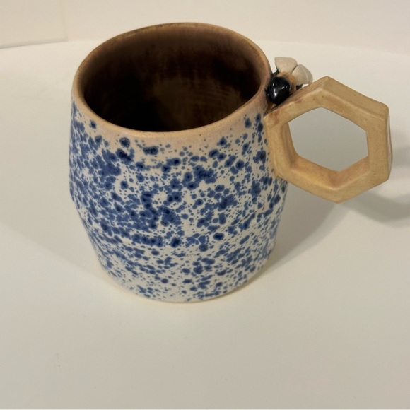 BEE - handmade stoneware mug - Picture 4 of 7